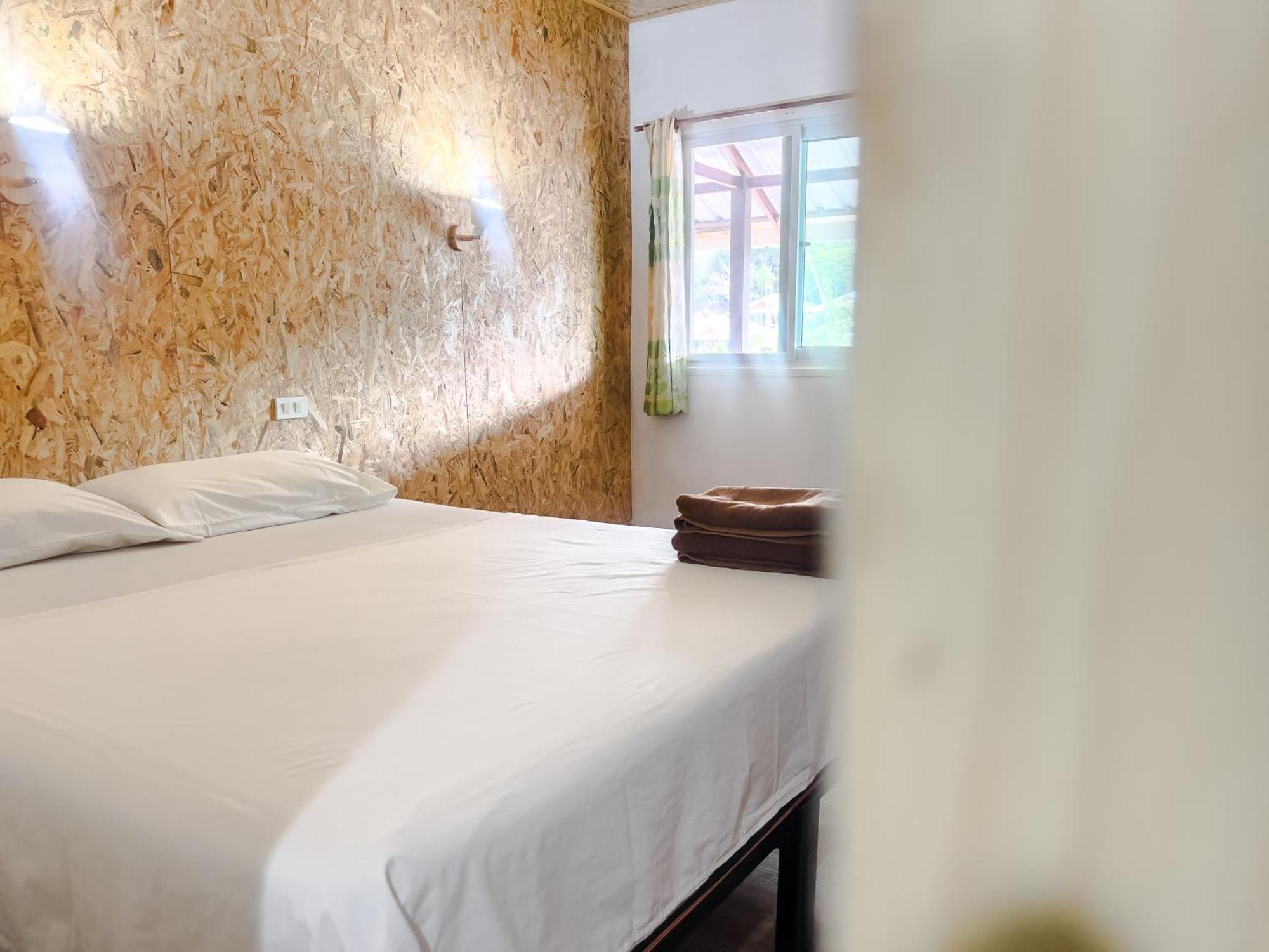Lux Guesthouse Phi Phi-øyene Eksteriør bilde
